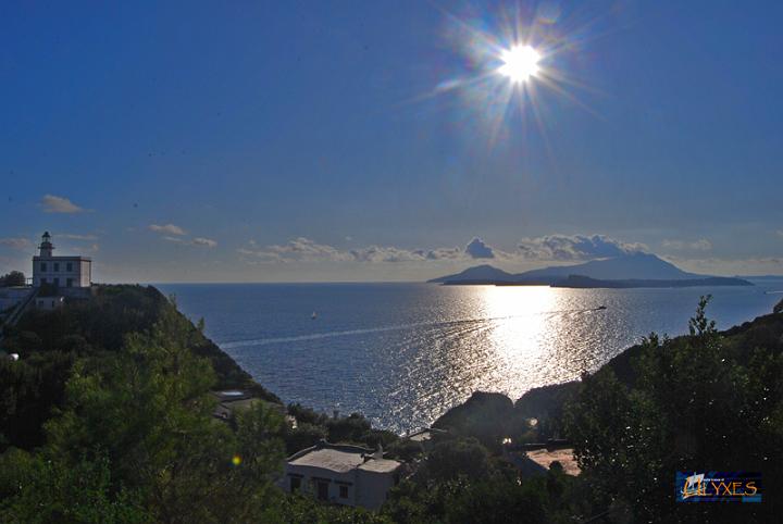 il faro con procida e ischia.JPG